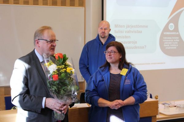 Oikeus työhön ihmisarvoa kunnioittaen!