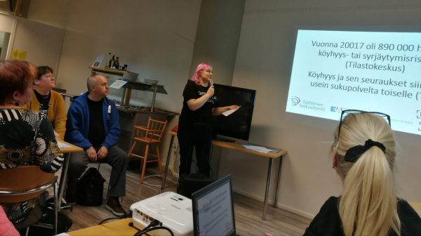 Köyhyyttä kokeneet haastoivat kansanedustajia ratkomaan köyhyyden ja syrjäytymisen ongelmia