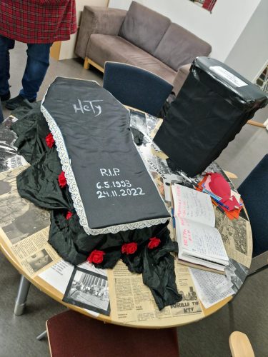 Helsingin Työkanava HeTy:n lopettajaiset 24.11.2022. Paikalla olivat mm. Työttömien Keskusjärjestön toiminnanjohtaja Jukka Haapakoski ja järjestösihteeri Juha Keränen.
